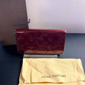 Giftable- Louis Vuitton patent leather monogram zippy wallet in burgundy